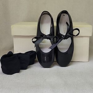 Spotlights by Highlights girls‎ tap/dance shoes. Sz 1M plus a pr of tights.